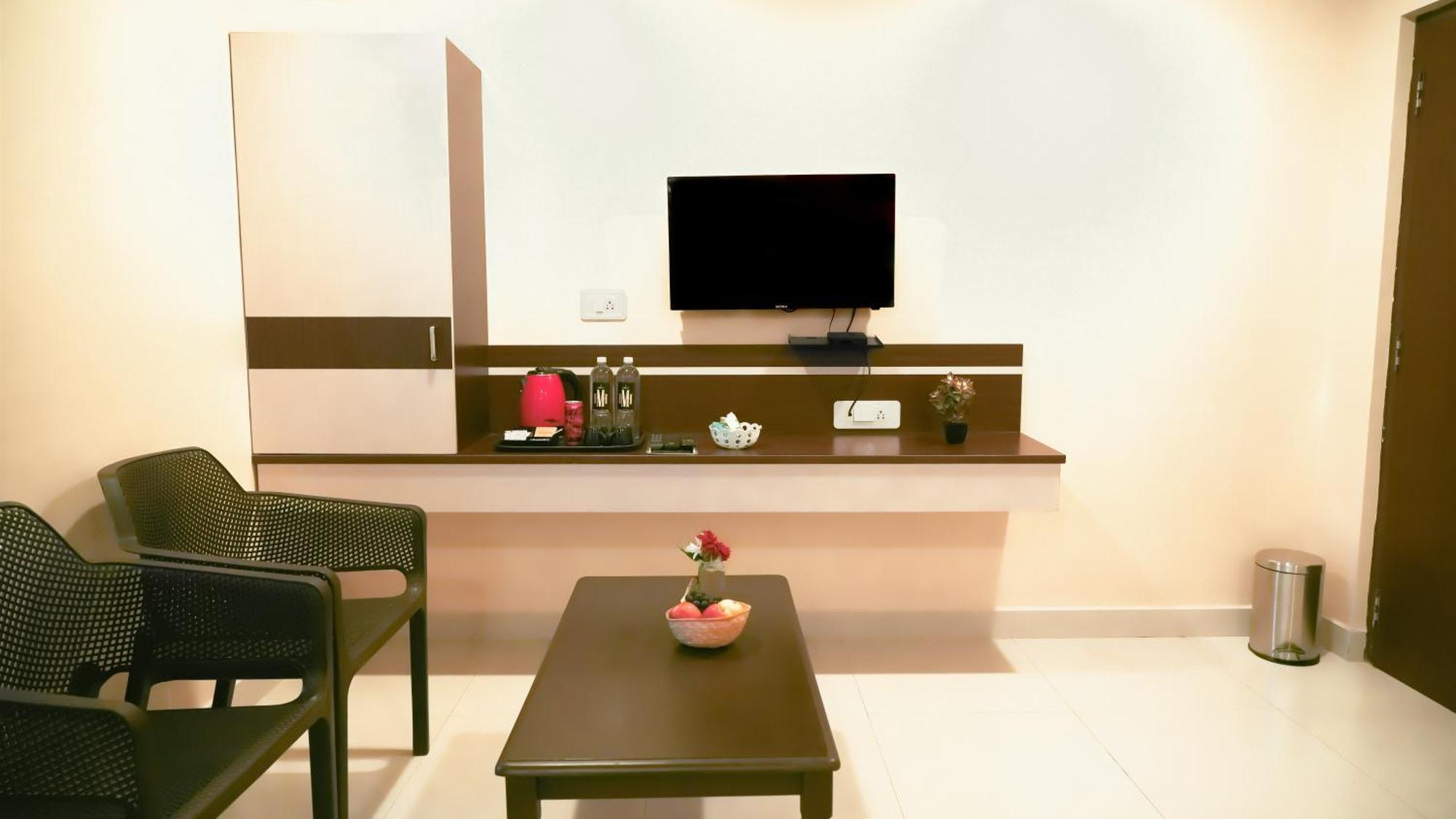 Hotel Mountview Comforts 蒂鲁帕蒂 外观 照片